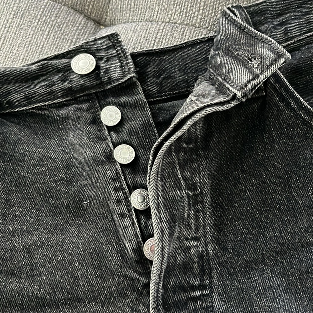 Levi’s Black Denim Shorts - Picture 5 of 5